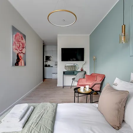 Ξενοδοχείο με διαμερίσματα Aura 40 Center By Downtown 3*