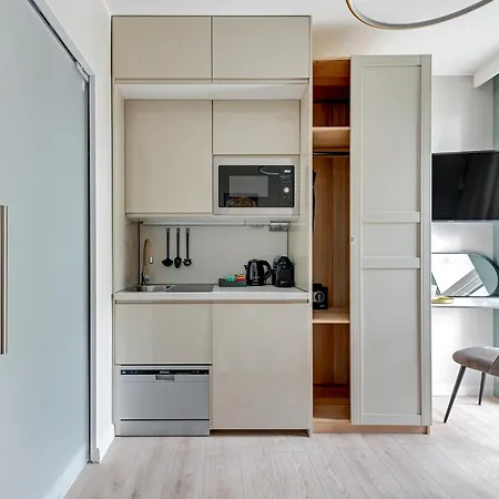 Ξενοδοχείο με διαμερίσματα Aura 40 Center By Downtown 3*