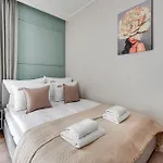 Aura 40 Center By Downtown 3* Danzica