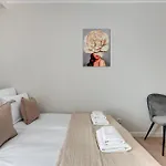 Aura 40 Center By Downtown