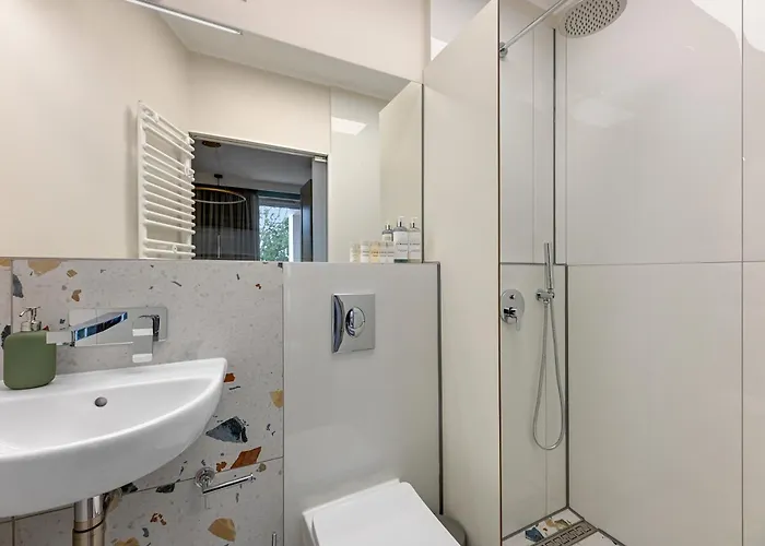 Aura 40 Center By Downtown