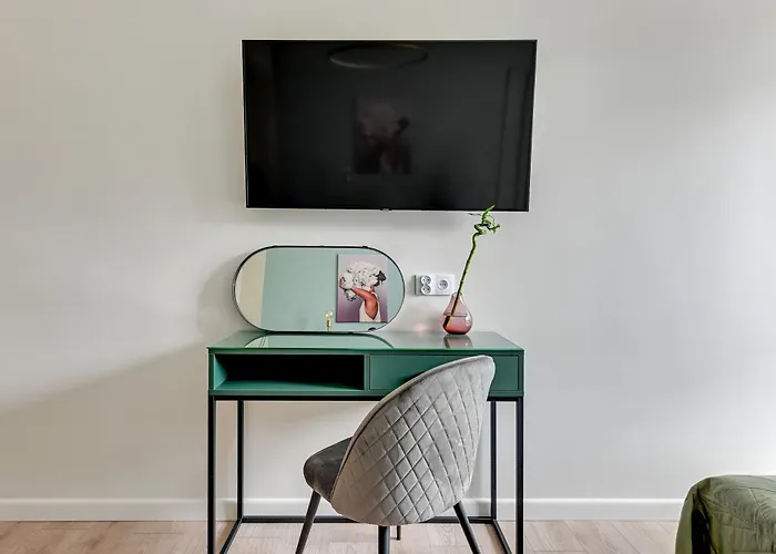 Aura 40 Center By Downtown 3*